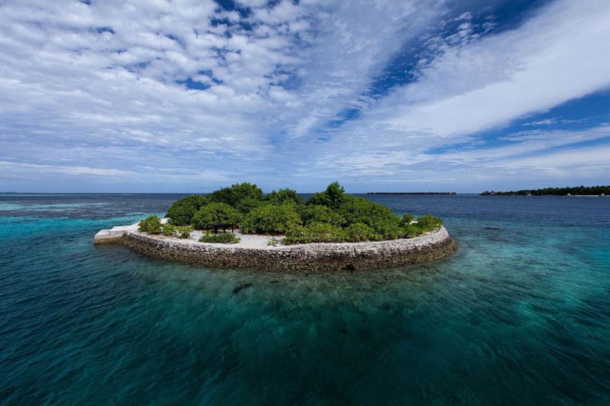 Lily Beach Resort & Spa at Huvahendhoo — фото 1