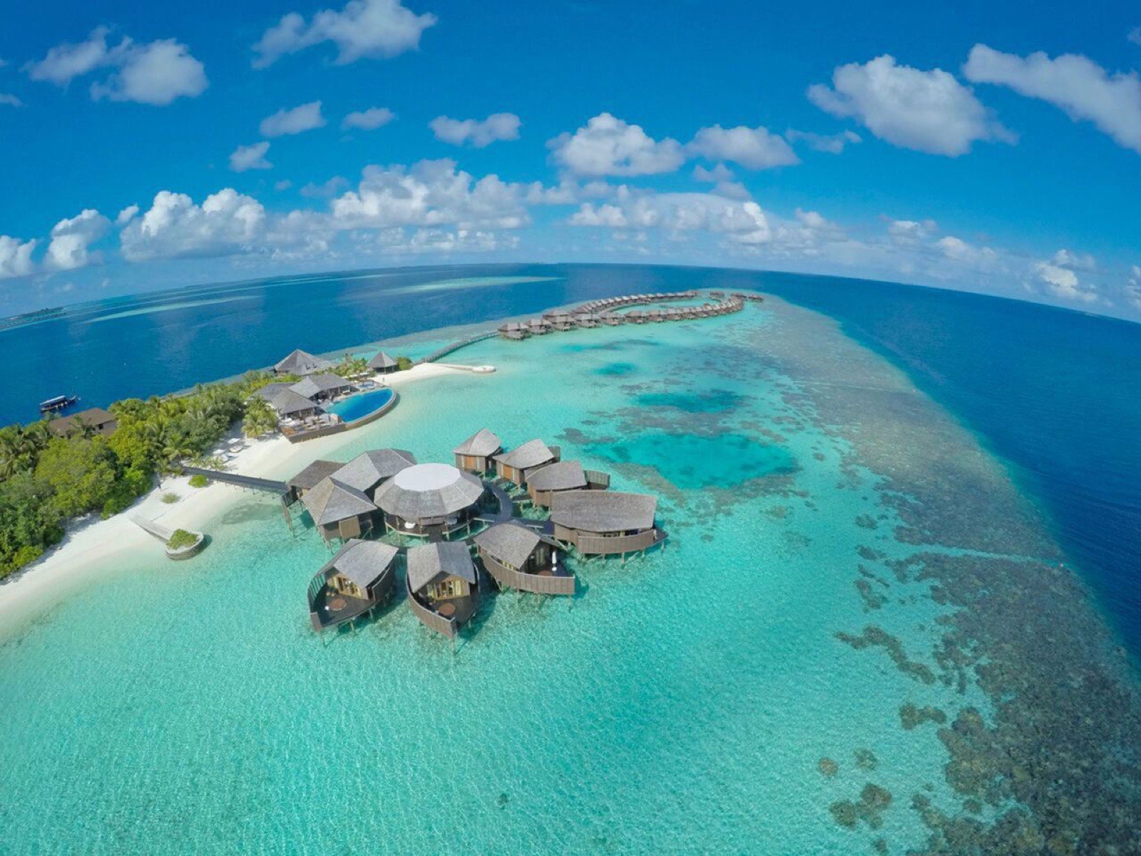 Lily Beach Resort & Spa at Huvahendhoo